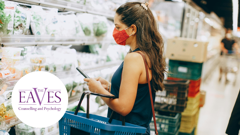 Woman wearing a face mask while shopping in a supermarket, representing the ongoing impact of the pandemic on daily life and mental health – The Eaves Counselling and Psychology