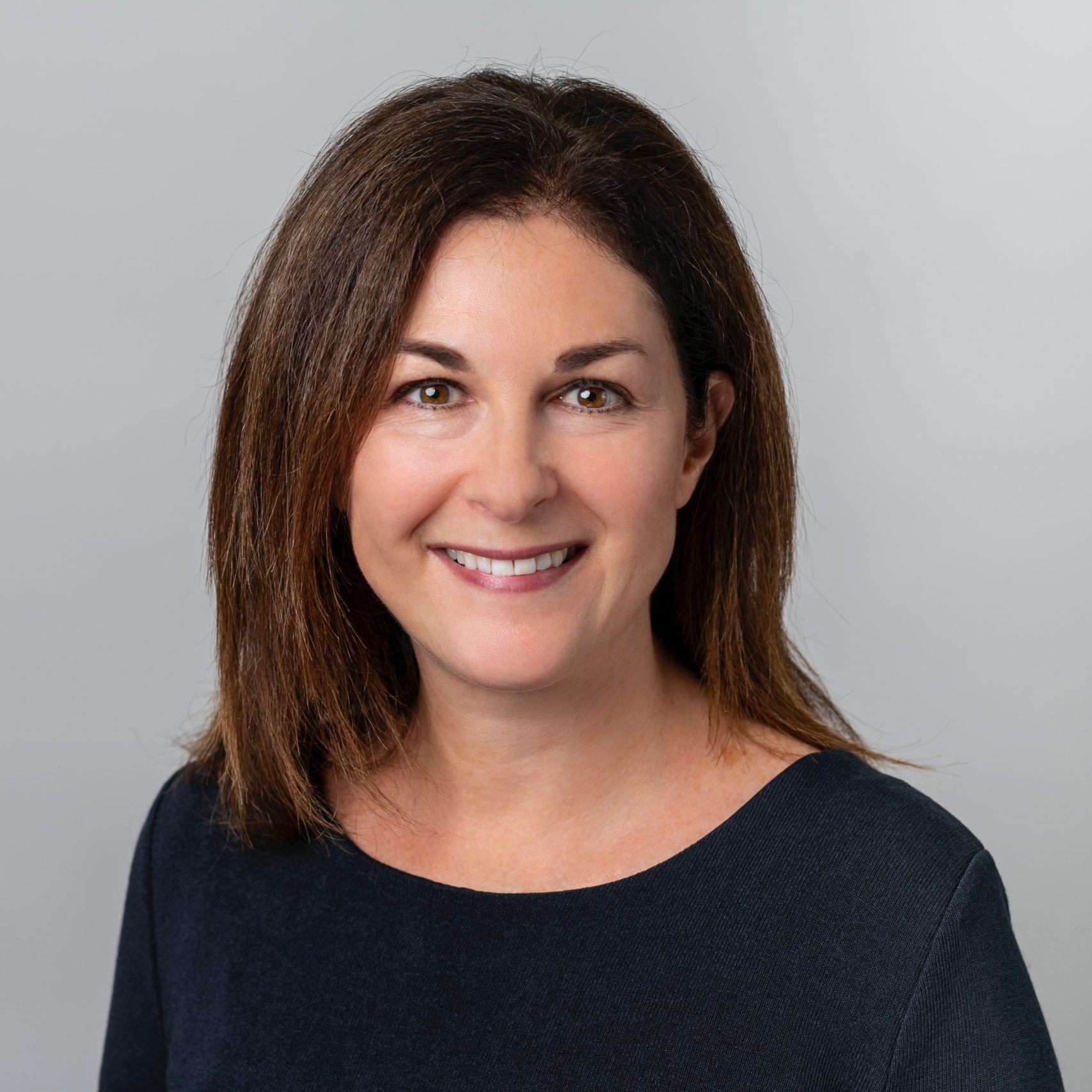 Image of Glenda Ross, a counsellor with shoulder-length hair and a black top. Glenda supports both individuals and couples experiencing relationship difficulties, loss, perinatal or fertility challenges, and issues with identity.