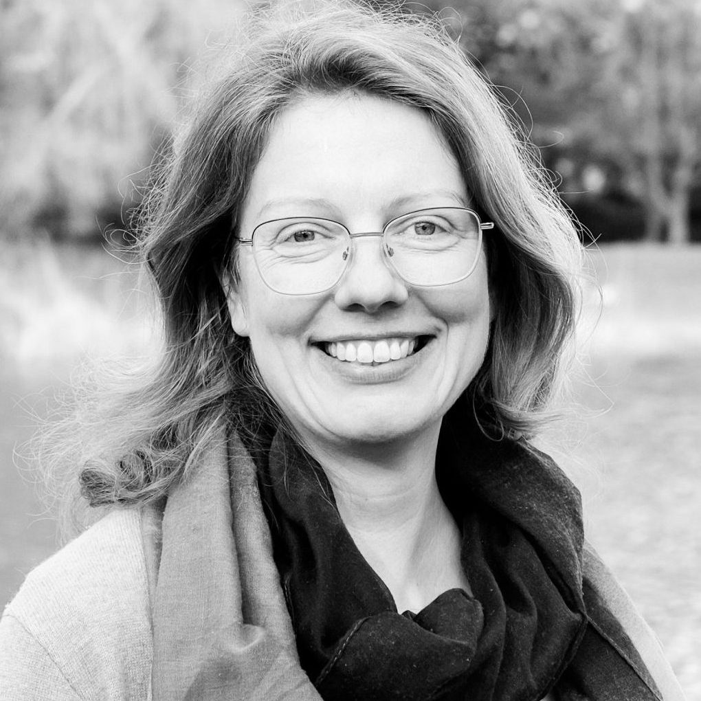 Counsellor offering confidential therapy for adults, supporting complex emotional issues in English and German