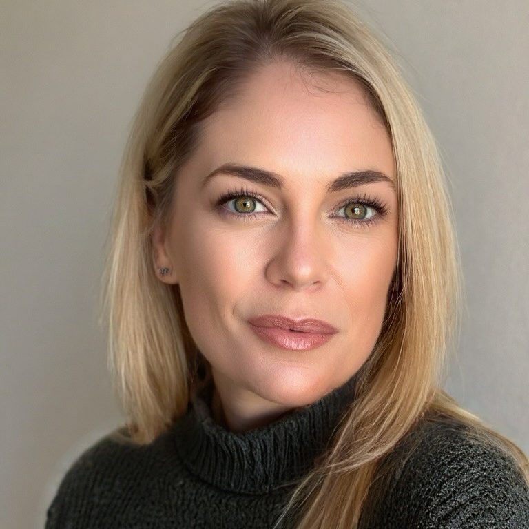 Robyn Lithgoe, a blonde woman with green eyes, is a CBT therapist specialising in trauma.