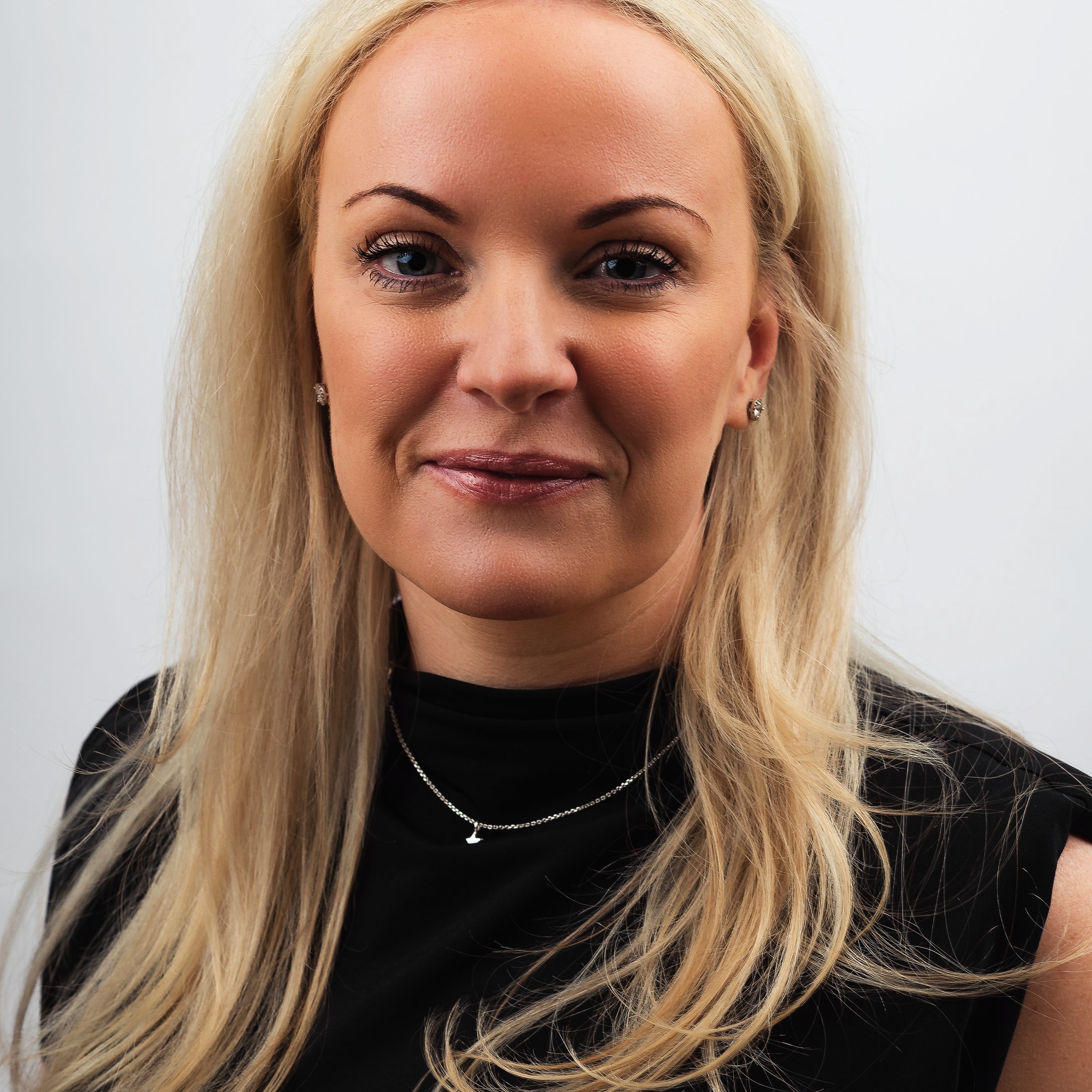 Therapist offering a safe, confidential space to explore deeper mind and body connection