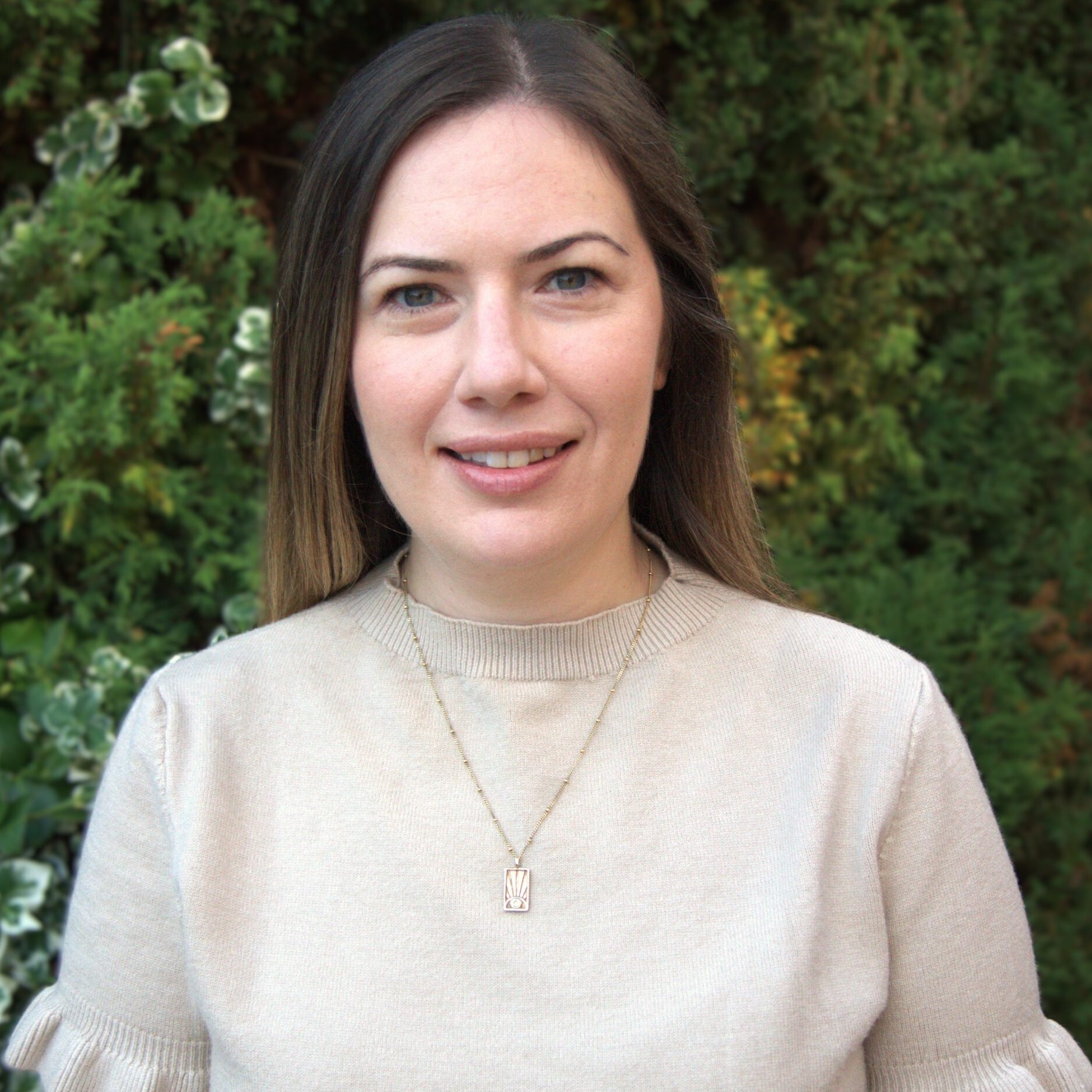 Saskia Wills, CBT therapist with over 10 years’ experience supporting adults with mental health, smiling in a professional portrait.