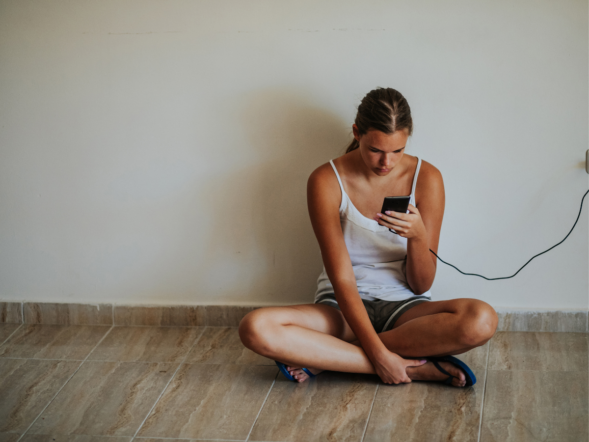 Illustration showing how social media impacts mental health and wellbeing