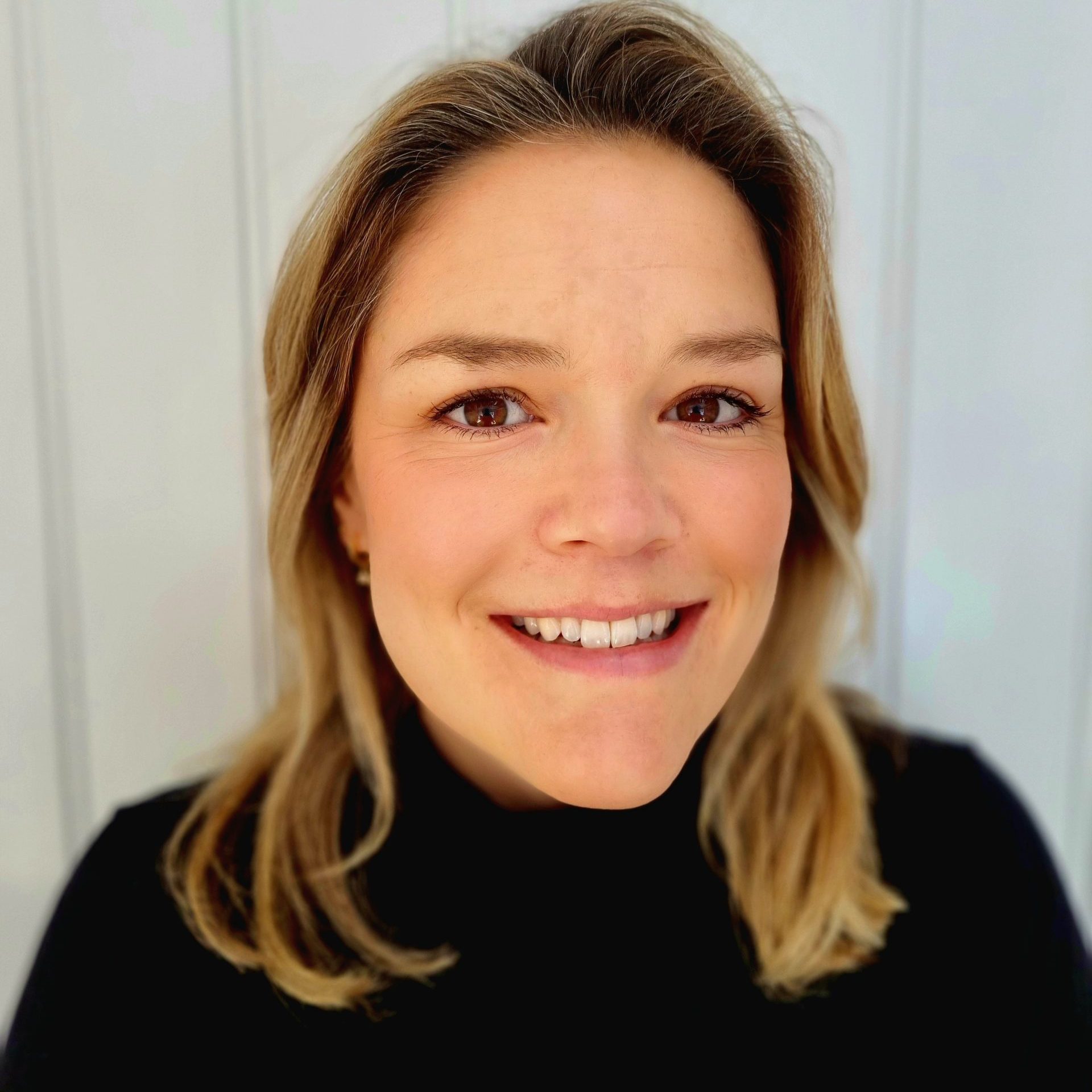 Professional headshot of integrative psychotherapist Clemmie Groves, supporting clients with anxiety, low mood, and relationship difficulties.