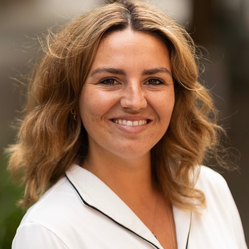 Psychodynamic therapist offering open-ended therapy for adults to explore past experiences and gain self-awareness