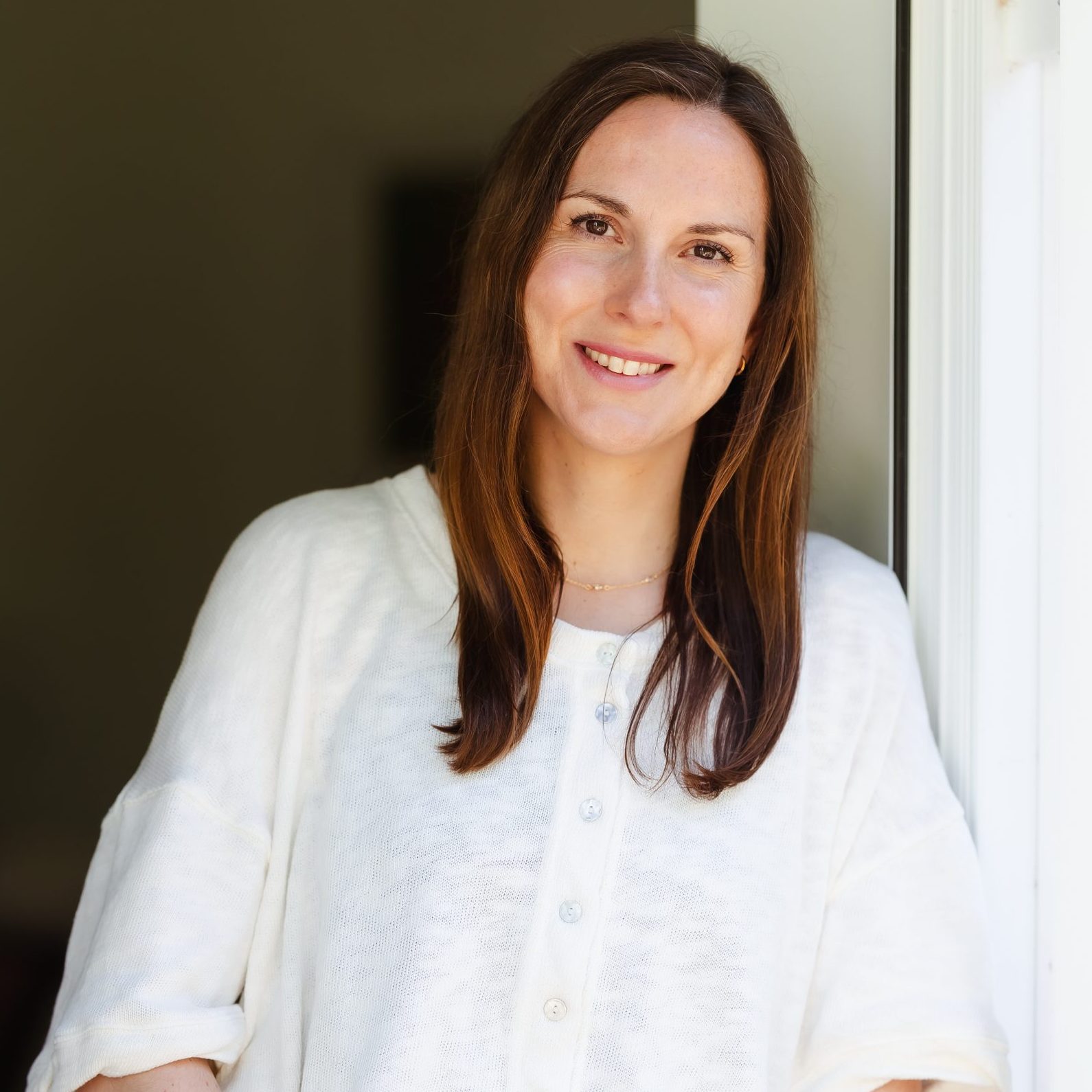 Image of Lally Pearson, an integrative counsellor working with adults experiencing anxiety, difficult family dynamics, overwhelm and low mood.