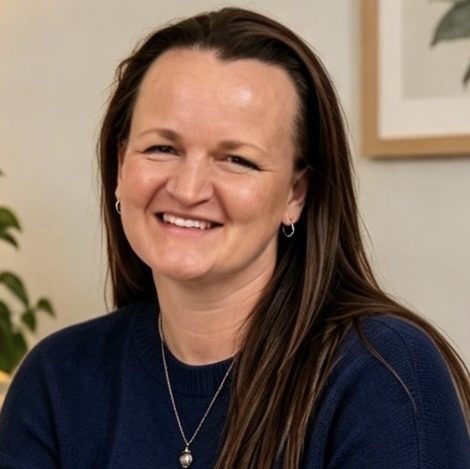 Maria Burger, integrative counsellor and psychotherapist, smiling warmly in a professional therapist profile photograph