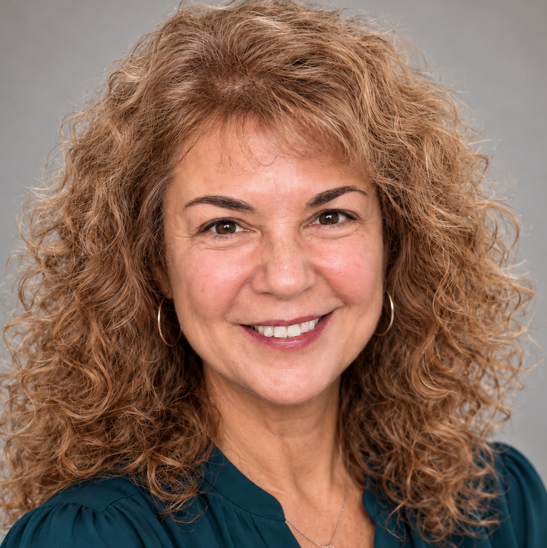 Aylin Webb, online psychologist, CBT therapist, and neuro coach, supporting adults